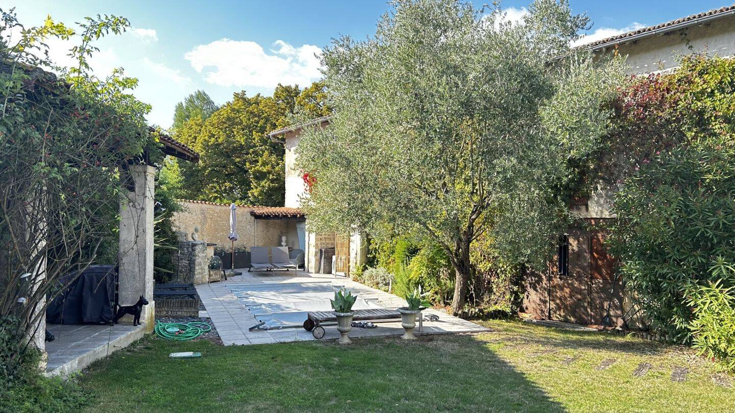 Maison à vendre, 215m², SAINT PIERRE DE JUILLERS