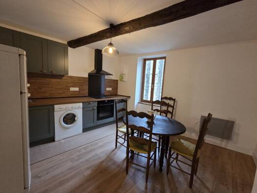 Duplex à louer 650 € 3 pièces 2 chambres 68 m² Étage 2/2 Cessenon-sur-Orb 34460