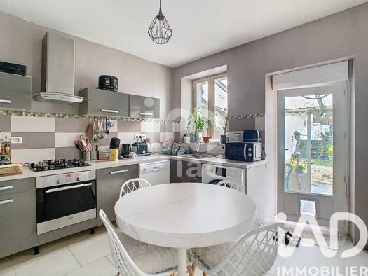 Maison de ville à vendre 155 000 € 6 pièces 4 chambres 174 m² 385 m² de terrain Fère-Champenoise 51230