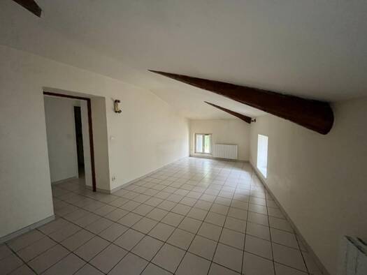 Appartement à louer 490 € 3 pièces 2 chambres 56 m² Étage 2/2 Taulignan 26770