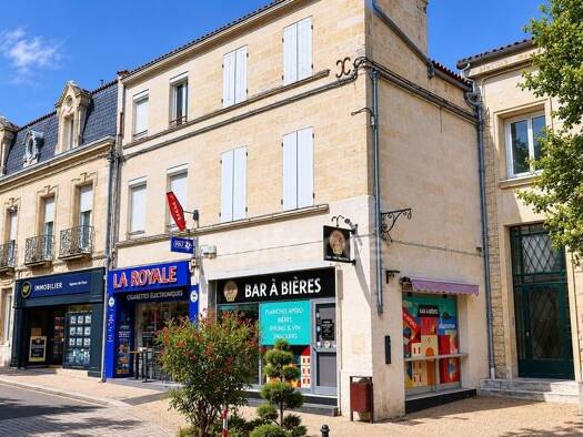 Immeuble à vendre 252 000 € 188 m² Pons 17800