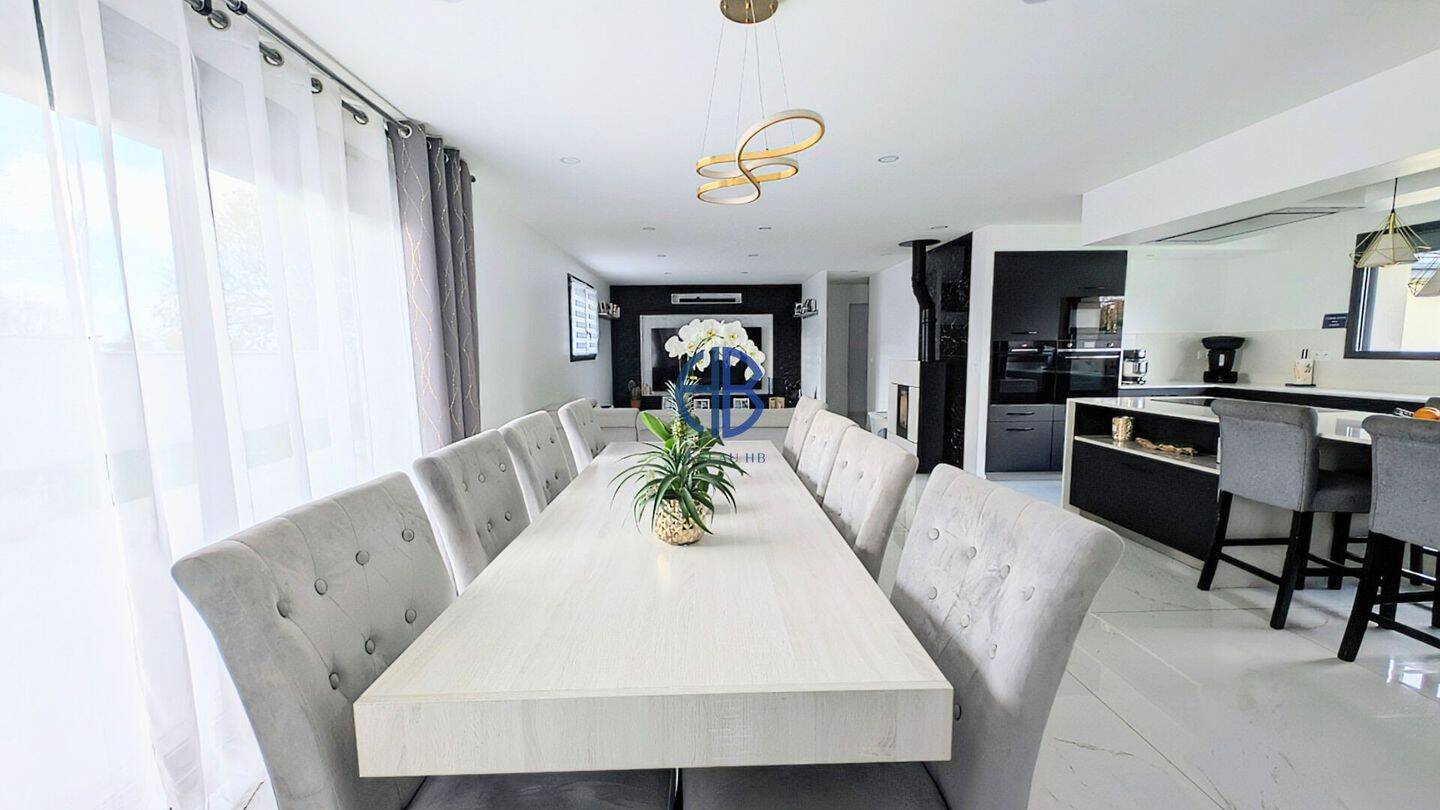 Maison à vendre, 147m², SAINT SIMEON DE BRESSIEUX