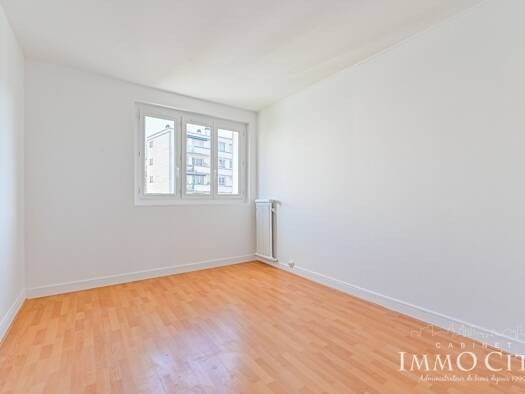 Appartement à louer 1 500 € 3 pièces 2 chambres 66 m² 4ème étage Parapluies Fontenay-sous-Bois 94120