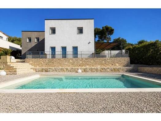 Maison à vendre 549 000 € 6 pièces 5 chambres 170 m² 800 m² de terrain Nîmes 30000