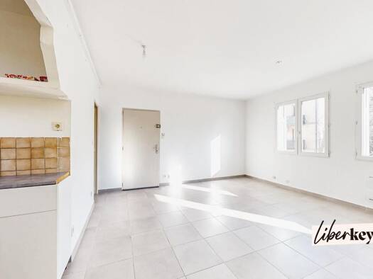 Appartement à vendre 81 500 € 3 pièces 2 chambres 44,1 m² Étage 2/2 Roseraie-Aqueduc Carpentras 84200