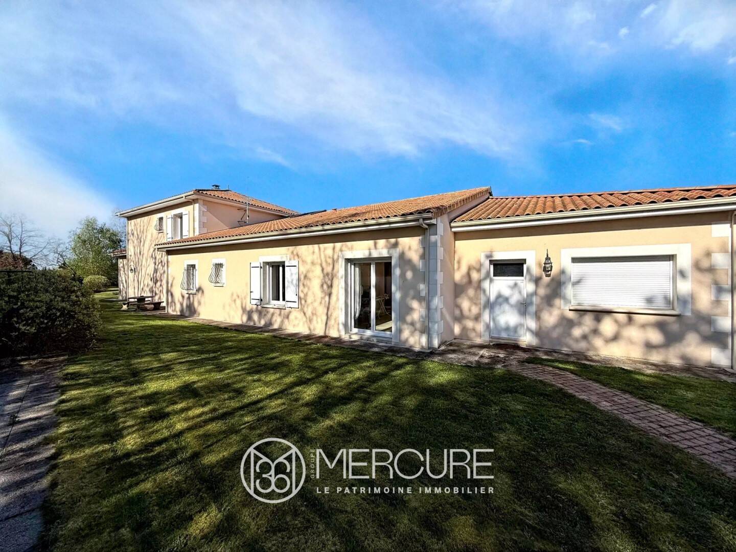 Maison à vendre, 318m², NEUVILLE DE POITOU