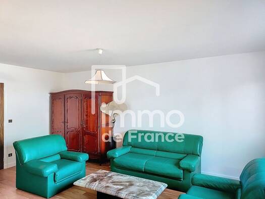 Appartement à louer 830 € 2 pièces 1 chambre 77 m² Étage 2/5 Bouvent Oyonnax 01100