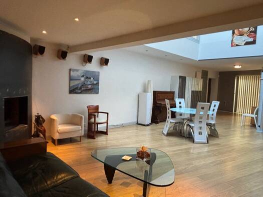 Duplex à vendre 371 000 € 4 pièces 3 chambres 145 m² RDC/2 Poitiers 86000