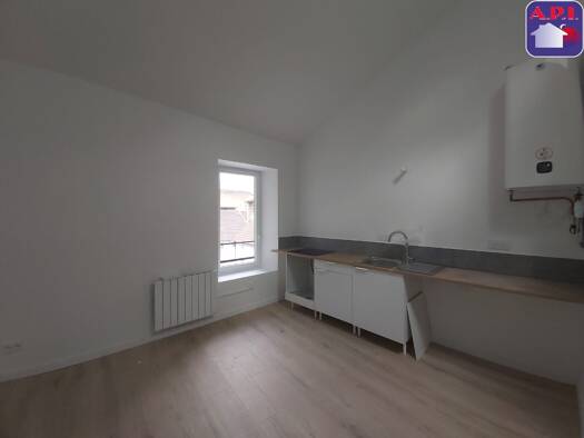 Appartement à louer 430 € 2 pièces 1 chambre 24 m² Étage 3/3 Tarascon-sur-Ariège 09400