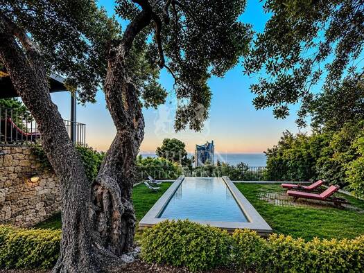 Villa à vendre 3 192 000 € 6 pièces 4 chambres 200 m² 1 162 m² de terrain Supérieur Beausoleil 06240