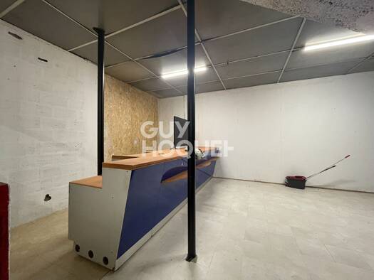 Local d'activités à louer 830 € 200 m² d'espace de stockage Centre Est Épernay 51200