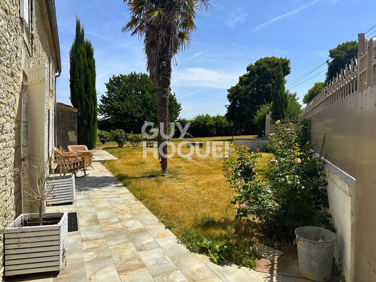 Maison à vendre, 244m², SAINT JEAN DE LIVERSAY
