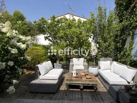 Maison à vendre 285 000 € 5 pièces 3 chambres 165 m² 700 m² de terrain Saint-Gelais 79410