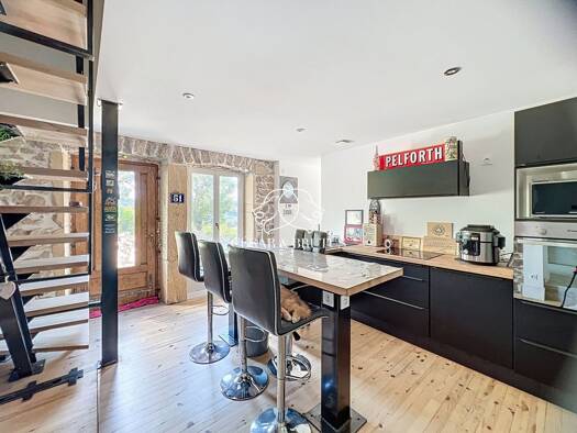 Maison à vendre 249 000 € 6 pièces 4 chambres 151,7 m² 2 300 m² de terrain La Ville Cours 69470