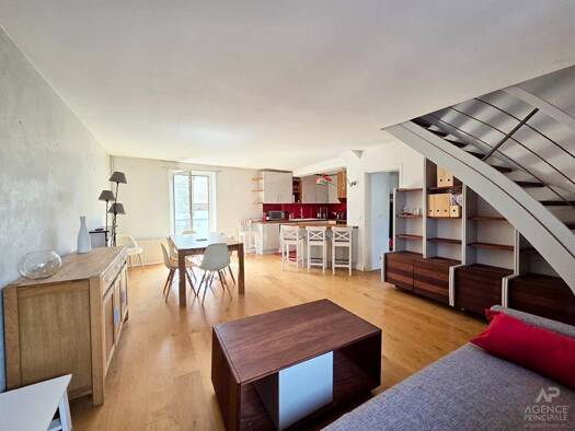 Duplex à louer 2 230 € 6 pièces 5 chambres 105 m² Étage 1/2 Rueil sur Seine-Plaine-Gare Rueil Malmaison 92500