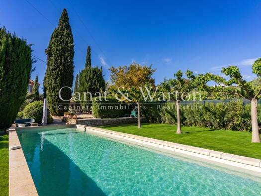Maison de plain-pied à vendre 1 550 000 € 10 pièces 6 chambres 250 m² 2 500 m² de terrain Le Castellet 83330
