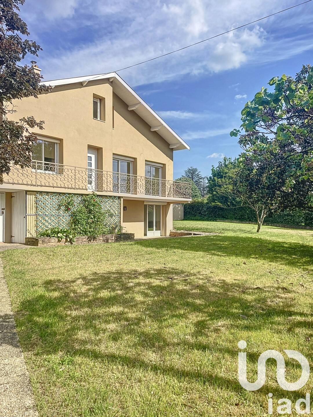 Maison à vendre, 154m², SAINT GENIS LES OLLIERES