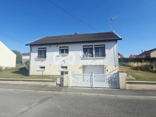 Maison de plain-pied à vendre 162 000 € 5 pièces 3 chambres 85,5 m² 340 m² de terrain Carignan 08110