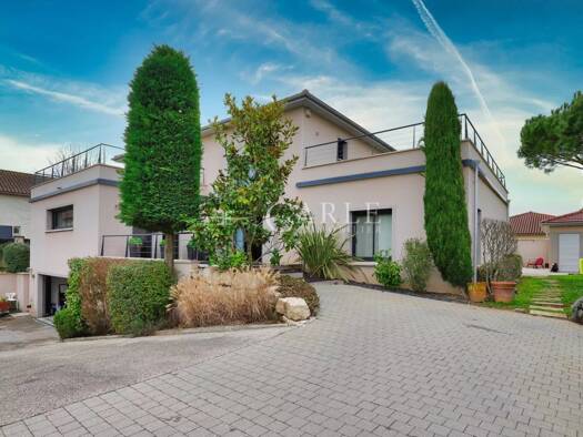 Villa à vendre 1 255 000 € 8 pièces 5 chambres 301,9 m² 1 008 m² de terrain Vurey Genas 69740