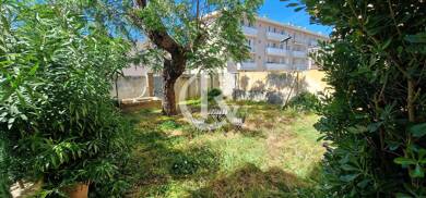 Appartement à louer 956 € 4 pièces 3 chambres 64 m² Dernier étage, Étage 1/1 Carqueiranne 83320