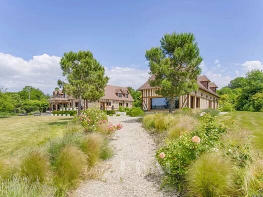 Maison à vendre 2 100 000 € 11 pièces 6 chambres 550 m² 22 000 m² de terrain Pont-l'Évêque 14130