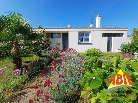 Maison de plain-pied à vendre 162 750 € 4 pièces 3 chambres 81,9 m² 1 800 m² de terrain Saint-Martin-des-Fontaines 85570