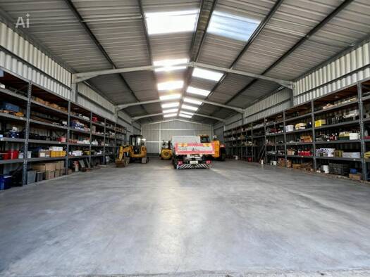 Local d'activités à louer 2 900 € 300 m² d'espace de stockage Saint Lazare-Veneurs Compiègne 60200