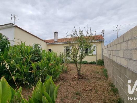 Maison de plain-pied à vendre 227 000 € 7 pièces 6 chambres 130 m² 764 m² de terrain Mouliets-et-Villemartin 33350