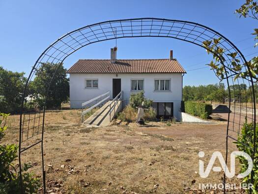 Maison à vendre 129 000 € 7 pièces 6 chambres 129 m² 3 135 m² de terrain Sainte-Verge 79100