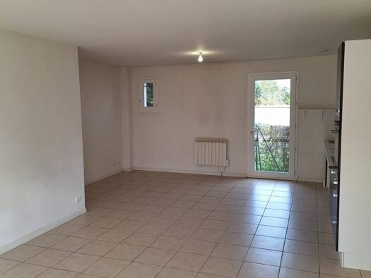 Villa à louer 753 € 3 pièces 2 chambres 65,2 m² Saint-Laurent-des-Arbres 30126