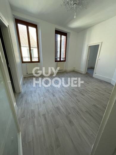 Appartement à louer 660 € 4 pièces 2 chambres 76 m² Étage 1/2 Epernay 51200
