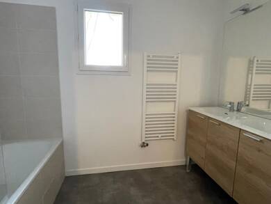Appartement à louer 1 004 € 3 pièces 2 chambres 64 m² 1er étage Cruseilles 74350