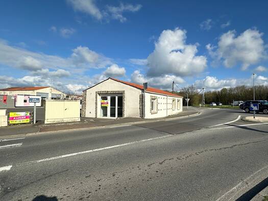 Local commercial à louer 1 600 € 74 m² de surface de vente Sallertaine 85300