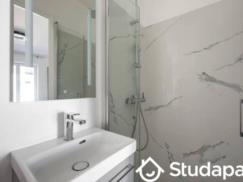 Maison à louer, 0m², PARIS 18E