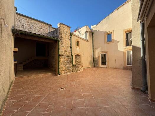 Maison à louer 1 200 € 6 pièces 5 chambres 228,4 m² Ginestas 11120