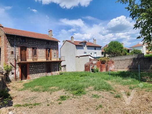 Immeuble à vendre 119 000 € 225 m² Fraisses 42490