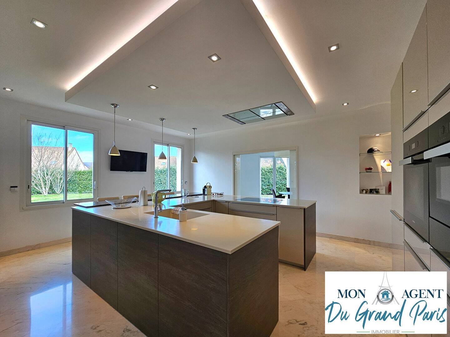 Maison à vendre, 480m², TOUSSUS LE NOBLE