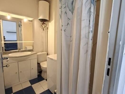 Appartement à louer 690 € 1 pièce 18 m² Étage 3/6 Marseille 8ème arrondissement 13008