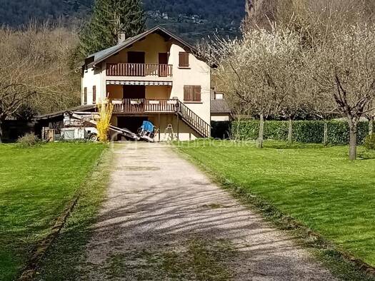 Maison à vendre 200 000 € 6 pièces 4 chambres 110 m² 2 939 m² de terrain Saint-Béat-Lez 31440