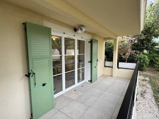 Appartement à vendre 545 000 € 4 pièces 3 chambres 84 m² RDC/1 Sud Roquefort-les-Pins 06330