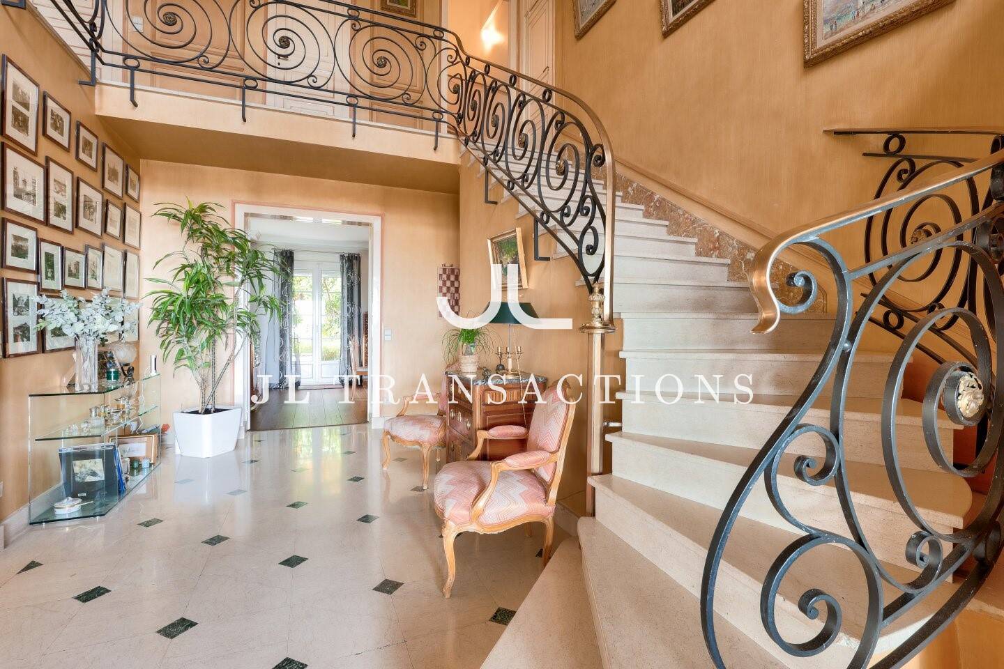 Maison à vendre, 360m², SURESNES