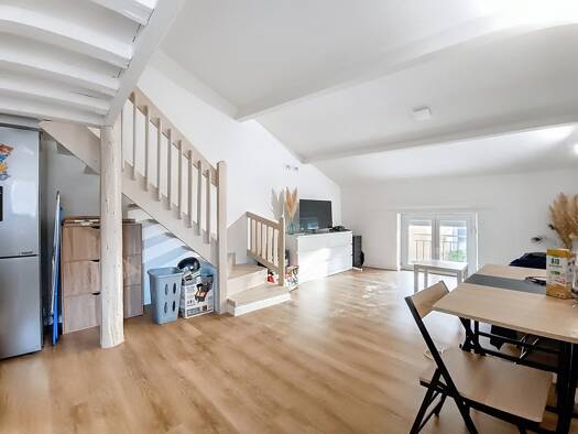 Duplex à vendre 89 900 € 2 pièces 1 chambre 31,1 m² Étage 2/2 Sorgues 84700
