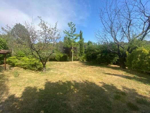 Terrain constructible à vendre 105 000 € 912 m² de terrain Villecroze 83690