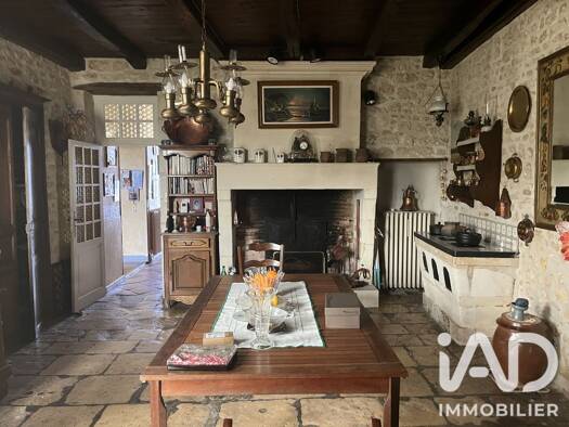 Demeure à vendre 347 000 € 7 pièces 6 chambres 223 m² 549 m² de terrain Le Gua 17600
