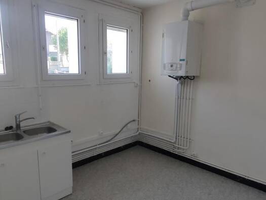 Appartement à louer 241 € 1 pièce 30 m² 1er étage Sud Est Unieux 42240
