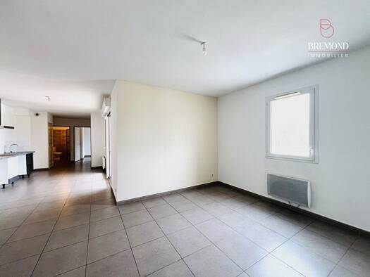 Appartement à vendre 220 000 € 3 pièces 2 chambres 60 m² RDC Pourrières 83910