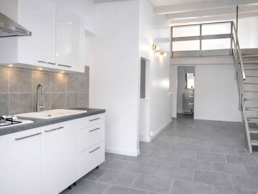 Duplex à louer 542 € 2 pièces 1 chambre 34 m² Étage 2/2 Saint-Mitre-les-Remparts 13920