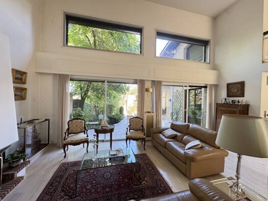 Maison à vendre 1 150 000 € 8 pièces 5 chambres 220 m² 776 m² de terrain Valence 26000