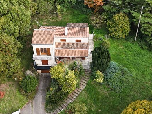 Maison à louer 1 764 € 6 pièces 4 chambres 125 m² 5 000 m² de terrain Frontonas 38290