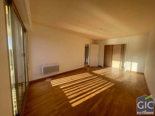 Appartement à louer 820 € 2 pièces 1 chambre 49 m² 3ème étage Aguesseau-Ville Sud Trouville-sur-Mer 14360